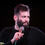 آهنگ امیر برومند تو شمشیر نمیخای فقط یک نگاه کن